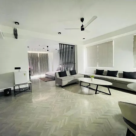 Bedchambers Luxurious Serviced Apartment In Gurgaon Exterior photo