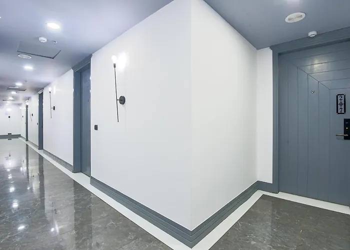 Bedchambers Luxurious Serviced Apartment In Gurgaon