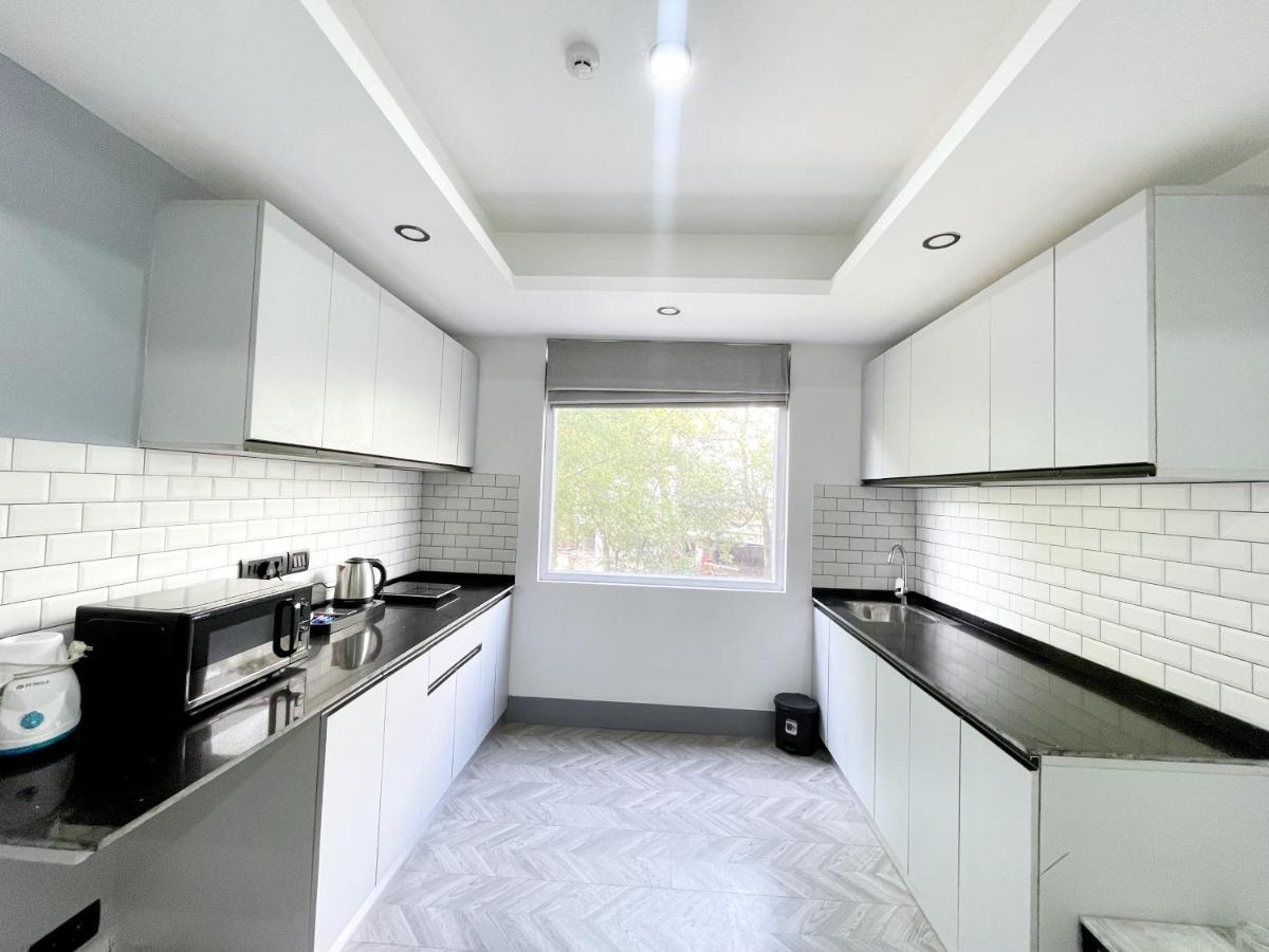 Apartment Bedchambers Luxurious Serviced In *