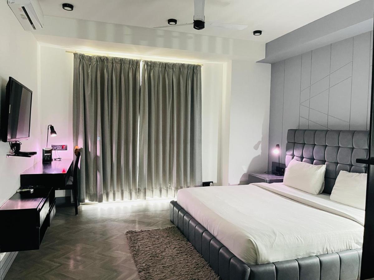 Bedchambers Luxurious Serviced In * Gurgaon